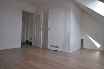 Helle Dachwohnung mit traumhaftem Weitblick in Wiesbaden Dotzheim