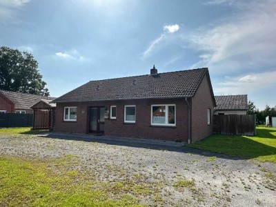 *Wo jeder Tag sich wie Urlaub anfühlt: Einfamilienhaus mit Nebengebäuden in unmittelbarer Seenähe*