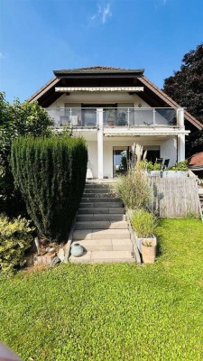 Großzügige Erdgeschosswohnung mit Garten, Terrasse & Garage