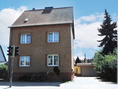 Zweifamilienhaus mit Möglichkeit für Gewerbe sucht neue Bewohner