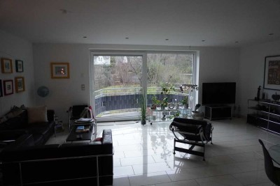 Helle, modernisierte offene 3,5-Zimmer Maisonette-Wohnung mit Balkon