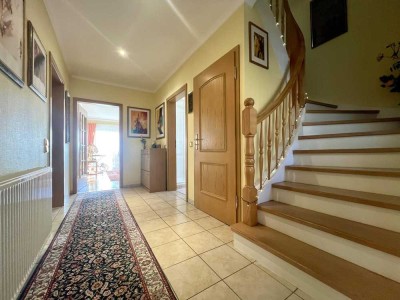 Gepflegtes Einfamilienhaus mit Einliegerwohnung in schöner Waldrandlage