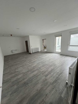 Helle 105 m' Souterrainwohnung mit eigenem Garten - viel Platz zum Wohlfühlen