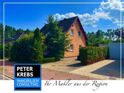 Schönes Einfamilienhaus mit Pool und Garage