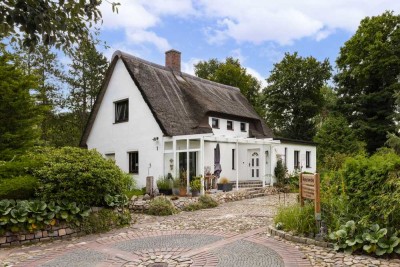 Ein Ort mit Seele – Reetdachidylle auf traumhaftem Gartengrundstück
