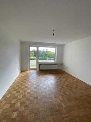 Lichtdurchflutete 1-Zimmer Wohnung mit Balkon von privat