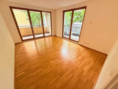 Moderne Balkon-Whg im grünen Prenzlauer Kiez!  *EBK*
