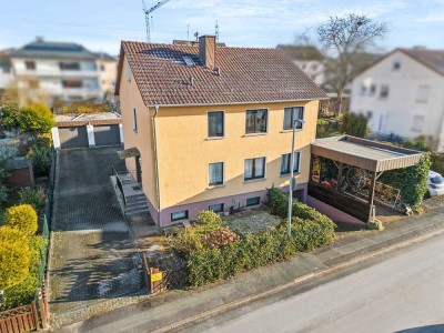 Schönes Wohnhaus mit Doppelgarage, Carport und großem Garten!!!