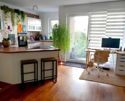 Von privat - Moderne, helle und sehr ruhige 2-Zimmer-Wohnung mit Terrasse & Garten