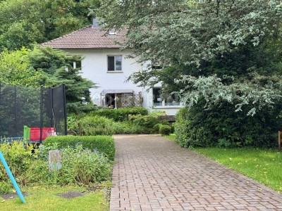 HELLE WOHNUNG MIT ERKER UND GARTENNUTZUNG  I  SIEGEN - WEIDENAU