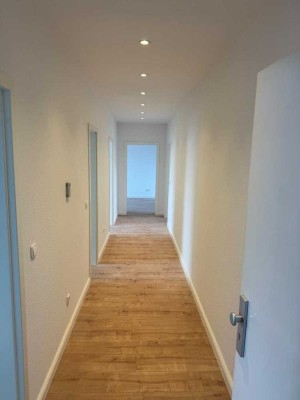 Erstbezug nach Sanierung! Schöne 3- Zimmer Wohnung mit Balkon