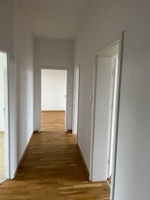 renovierte 4- Zimmer- Whg zu vermieten