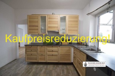 Ein-Zweifamilienhaus
+ 2 Scheunen + Doppelgarage
+ 2 Heizungsanlagen + Holzbestand
+ 2 Einbauküch