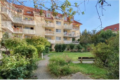 Idylle inmitten der Stadt // 2-Raum- Wohnung mit Terrasse, Balkon