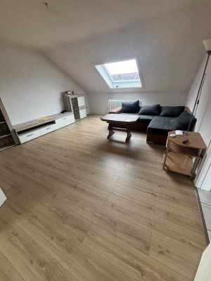 Moderne 2-Zimmer-Dachgeschosswohnung mit Charme – ab 01.10.2025 verfügbar