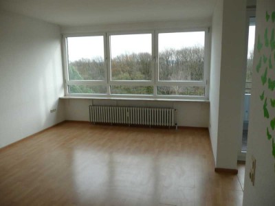 Helle, großzügig geschnittene Wohnung mit 1 überdachten Balkon zum Süden in Uni Nähe