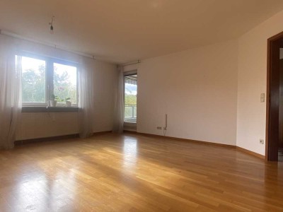 Frei & hell !! 3-Zi.-Whg. mit Balkon , zentrale Lage, TG-Stellplatz