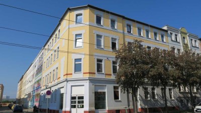 Schöne 3 Zi-Wohnung mit Laminat, sep.Küche, Bad mit Dusche -WG geeignet