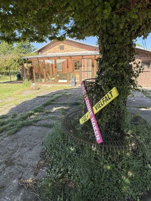 Leben in einer modernisierten Scheune im Wendland / Landhaus-Bungalow mit Wintergarten im Wendland