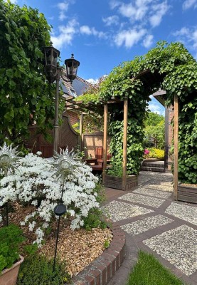 Schöne 4 Zimmer Erdgeschosswohnung mit Garten im Zweifamilienhaus