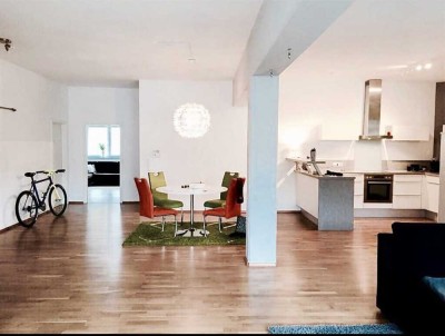Loft-Wohnung mit Stellplatz, Balkon und Einbauküche
