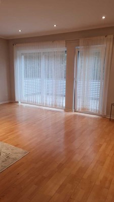 Neuwertige 5-Zimmer-Wohnung mit Balkon und EBK in Altenstadt