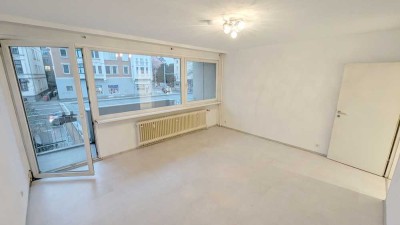 Östlicher Ring "3 Zimmerwohnung mit Balkon, Stellplatz, Einbauküche & Fahrstuhl "