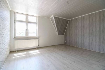 Sofort wohlfühlen: 2-Zimmer - Dachgeschosswohnung in Duisburg-Meiderich