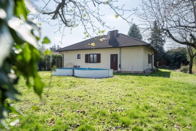 ** Netter Bungalow mit Wintergarten auf großem Grundstück - Direkt beim Schlosspark **