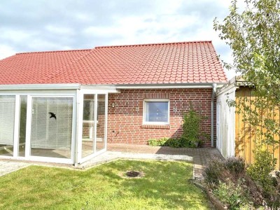 *** RESERVIERT *** Zentrum! DHH, Bj.2006 mit EBK, Carport, Terrasse u. Garten