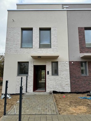 Moderne Neubau-Miet-Reihenmittel und Endhaus in nachhaltigem Gebäude- Ein OCAK Projekt Townhouses