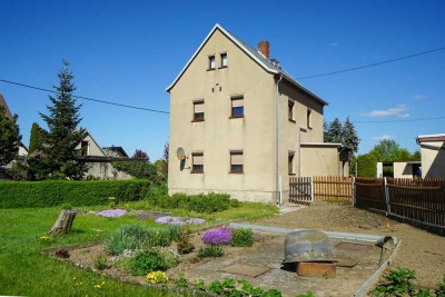 Kleines Haus mit großem Baugrundstück!