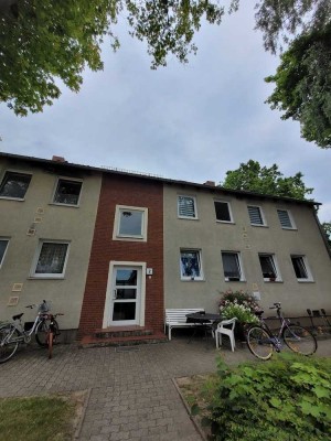 RAUS von ZUHAUS und REIN in die erste eigene Bude & dann noch in Bahnhofsnähe.