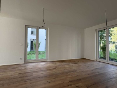 Neubau: Helle 3-Zimmer-Wohnung mit eigenem Garten und Küche