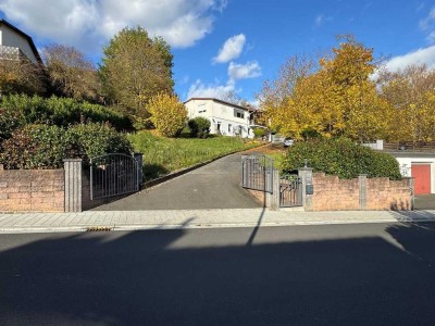 Kernsaniertes Zweifamilienhaus mit großem Grundstück, Garage und Garten in Obernburg am Main