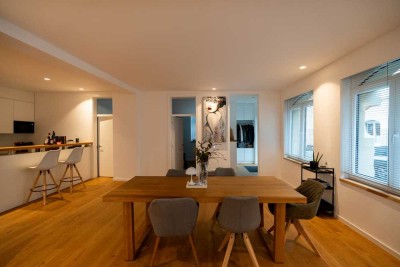 Haus im Haus: modernes EG mit Loftcharakter + gr. Hobbyraum (ca.35qm) + Hofeinfahrt