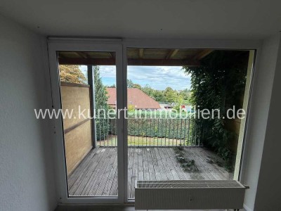 Burgstädt: Attraktive 1.5-Zimmer-Wohnung im 1.OG mit Balkon und Blick ins Grüne, Stellplatz möglich