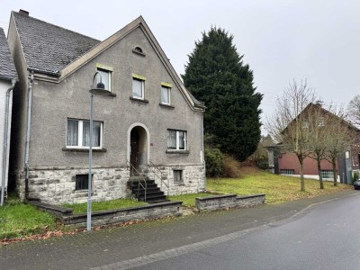 Einfamilienhaus mit großem Grundstück und vielseitigem Entwicklungspotenzial