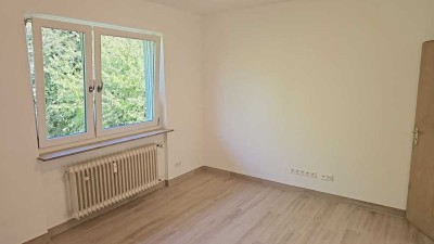 *sanierte* 2-Zimmer-Wohnung mit BLK in Berkersheim zu vermieten!