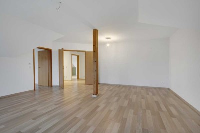 Gepflegte DG-Wohnung I sofort bezugsfrei I 4 Zimmer I provisionsfrei