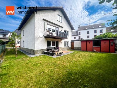 Charmantes großes Einfamilienhaus mit Garten, Balkon & Garagen in ruhiger Lage von Trimbs