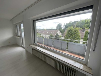 Exklusive, geräumige und vollständig renovierte 2-Zimmer-Wohnung mit Balkon in Kierspe