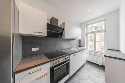 Außen Gründerzeit & Innen Neubau I neue Einbauküche I modernes Bad mit Dusche