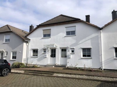 APOLDA Einfamilienhaus (Reihenmittelhaus) in beliebter Wohnsiedlung mit Terrasse+ 2 Pkw-Stellplätzen