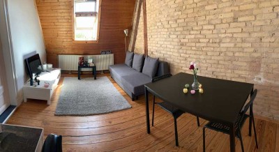 Modernisierte Wohnung mit eineinhalb Zimmern und Einbauküche in Kiel