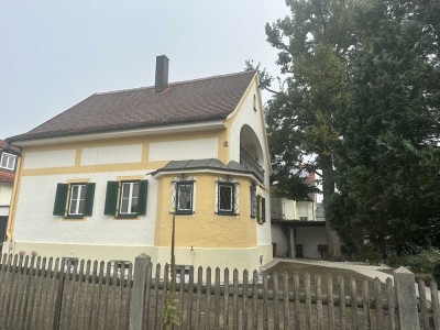Preiswertes, saniertes 5-Raum-Einfamilienhaus mit EBK in Dachau