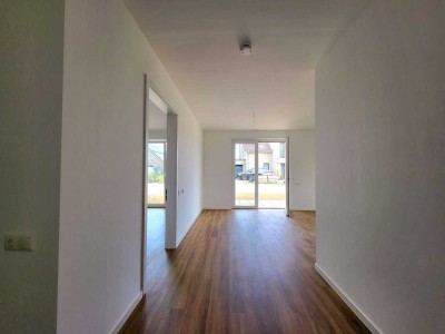 Rollstuhlgerechte Neubauwohnung mit Einbauküche und Terrasse – WBS erforderlich!