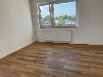 Helle 2-Zimmer Wohnung mit Balkon zu vermieten