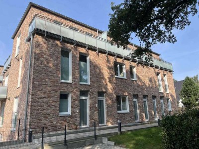 KfW 40: Exklusive 3 Zi.-Whg. über zwei Ebenen inkl. EBK, Balkon & Dachterrasse.
