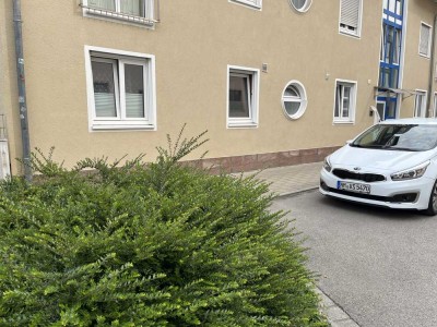 Single 2-Zimmer-EG-Wohnung, zentral gelegen